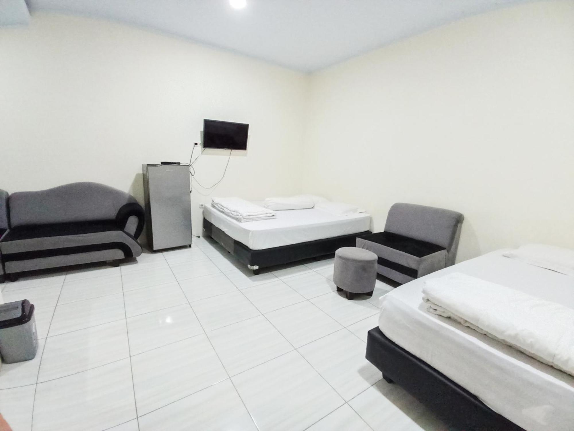 Maherza Syariah Homestay Gorontalo Redpartner Telaga Exterior photo
