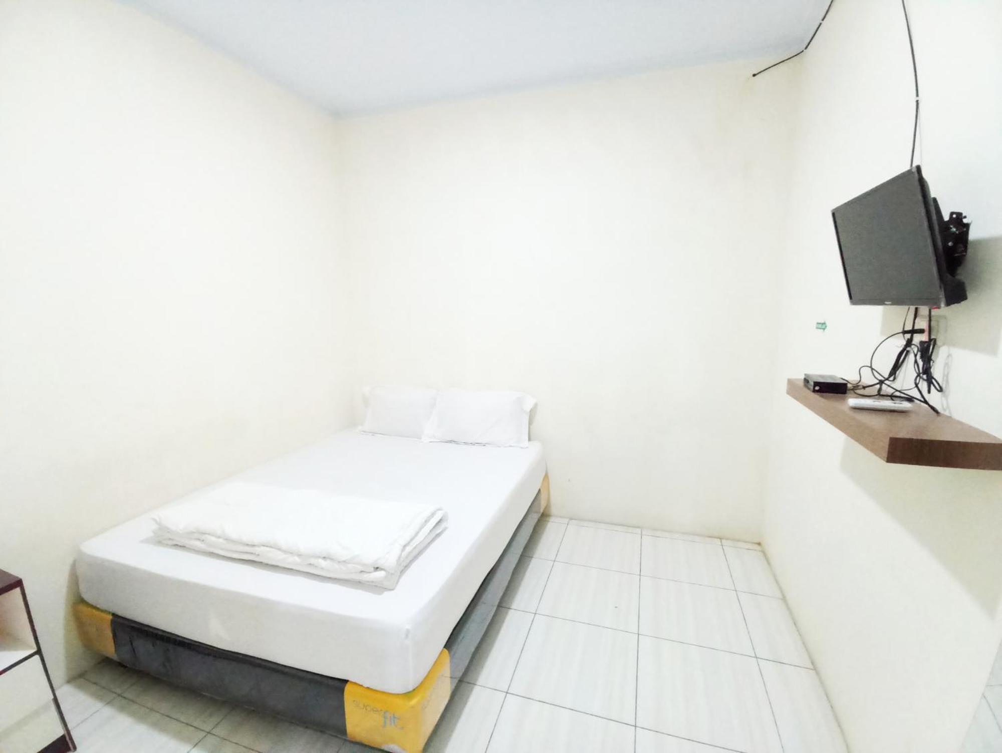 Maherza Syariah Homestay Gorontalo Redpartner Telaga Exterior photo